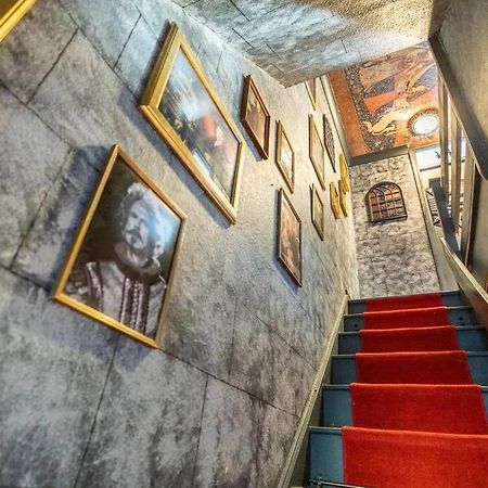 Hogwarts Hideaway Themed Property Watford  Bagian luar foto